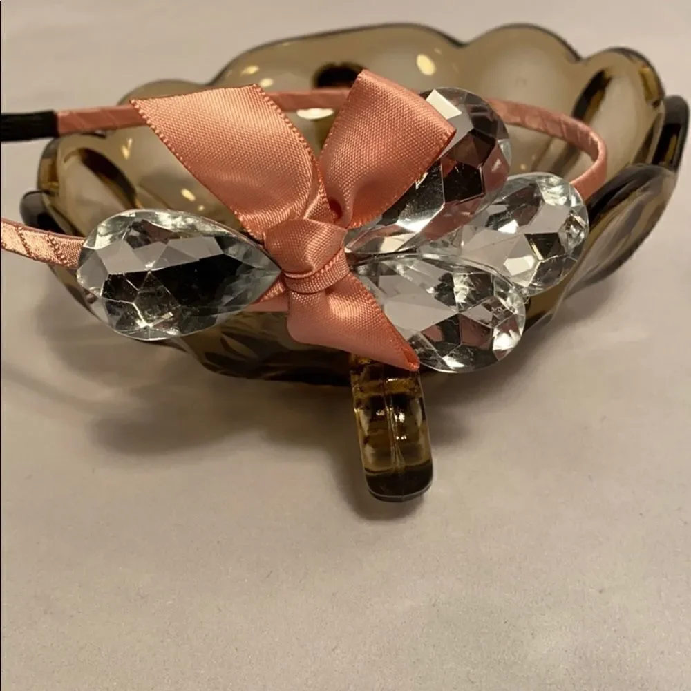 LBrand new headband with rhinestones